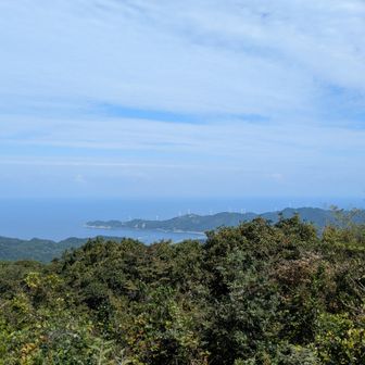 鼻高山山頂からは、平田の十六島が見えます。出雲市街と十六島が同時に見えるのはここだけ。日御碕方面も見渡せるので、ここでご飯頂きました😊