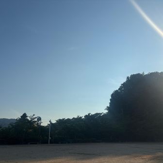 スターティン🏃‍♀️‍➡️
今日は割れたから効き目の右目だけコンタクト
気をつけて上がります✊
登ってると、あれ…右足首に痛み…
山登ることで体の調子がわかることもある