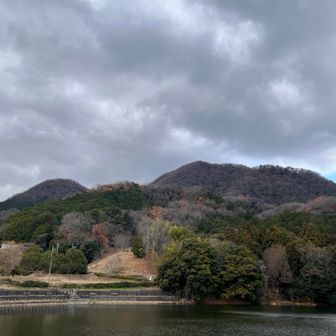 曇ってましたが、大池からの二上山⭐️