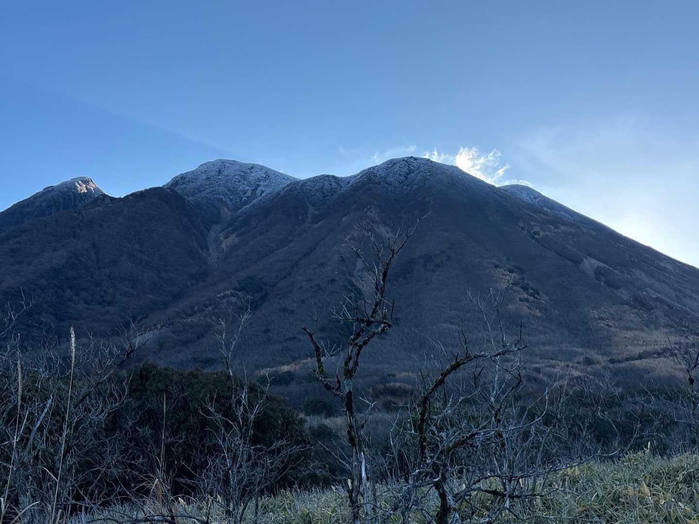 くじゅう登山口バス停-諏蛾守越-三俣山 往復コースの写真