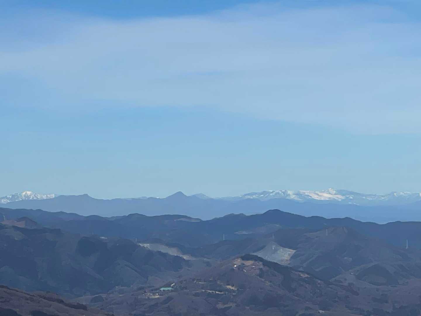 左の雪山は四阿山、右の雪山は草津白根山🏔️