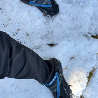 だいぶ舐めてた！
トレラン靴にアイゼン！
ズボンも雪山様ではない！