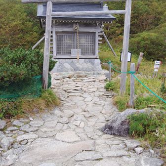 登山口で神社に参拝⛩️
無事の下山に感謝🙏