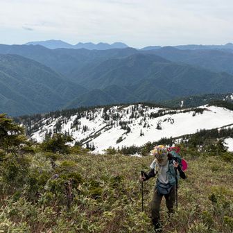 会津駒ヶ岳山頂を目指します