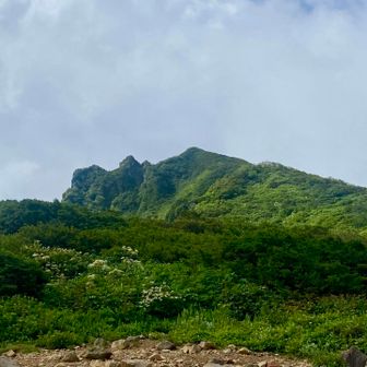 ガスがなくなって、デコボコの『磐梯山』が再び現れた