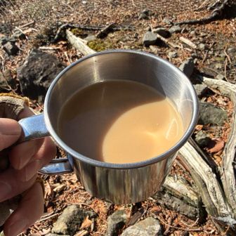 お湯を水筒に入れて4時間以上経ちますが
まだ熱いくらい🤣