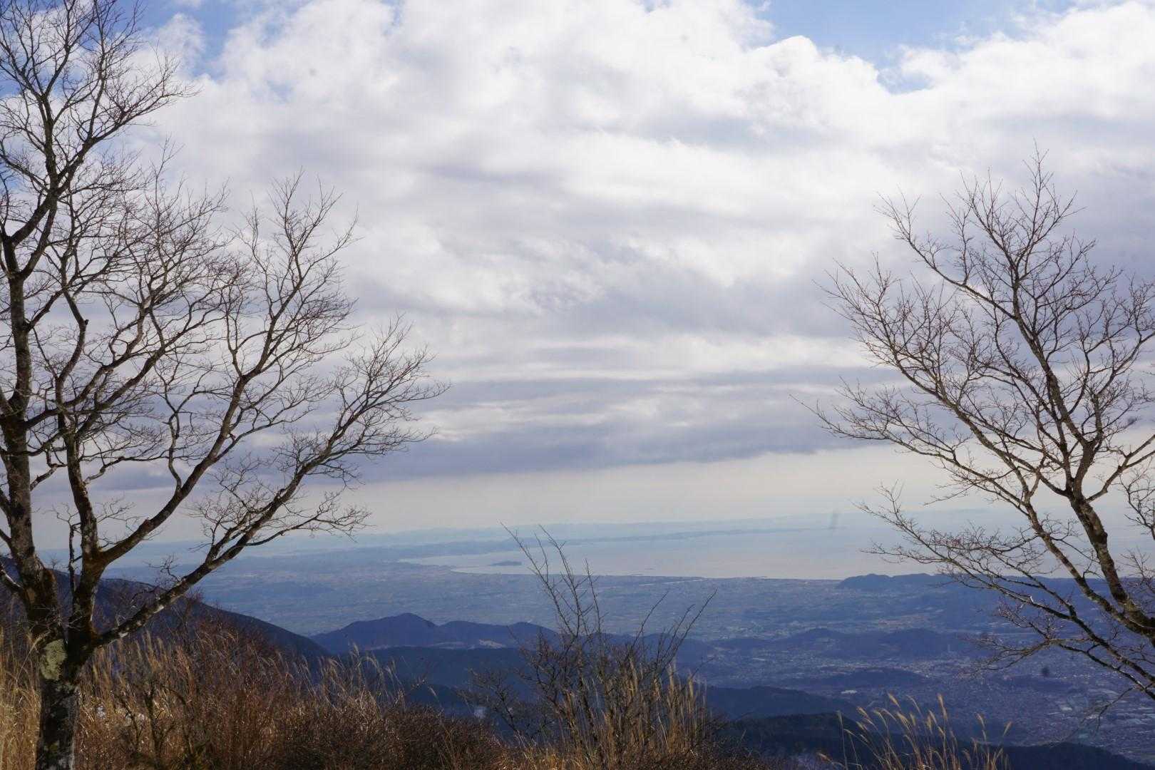 相模湾の奥に見えるのは江ノ島ですか
冬でもサーフィンしてるのかな
海には行かないですね
いつ行ったかな🤔