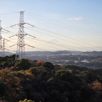 鷹取山山頂からうっすらと富士山🗻