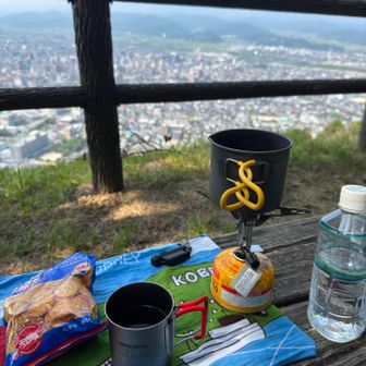 ここでコーヒータイム☕️
剣山でのリベンジ
ちゃんとバーナー持ってきたよ🤭
暑いコーヒーも👍