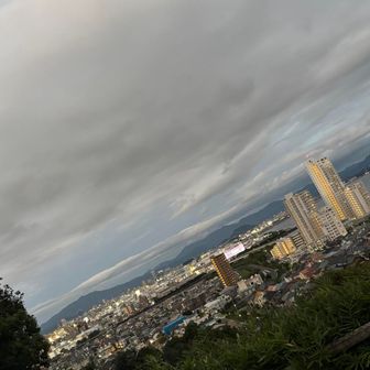 海老山⛰️山頂到着🛬
曇り空の夕景🌇