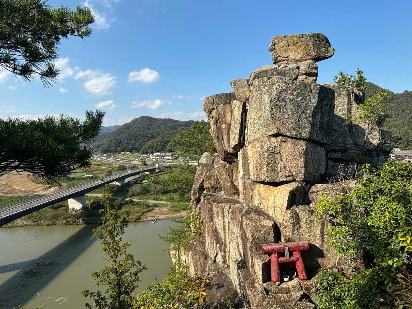 石畳神社の御神体
これは迫力