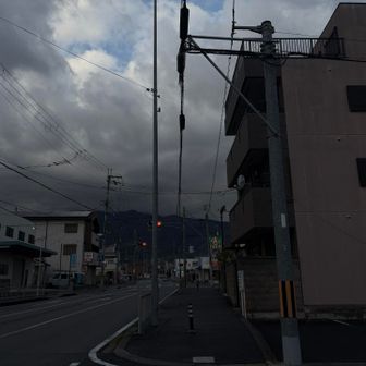 これから登る大和葛城山。
天気が心配。。。