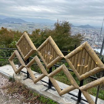急に観光客いっぱいで自分が登山で来たことを一瞬忘れます(笑)