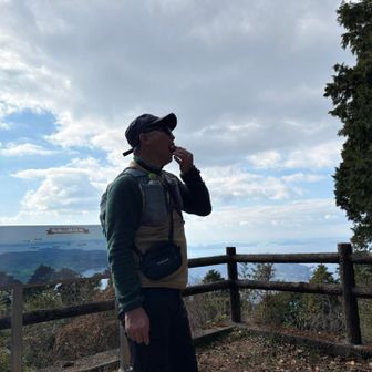 買ってきたパンを食べて少し休憩