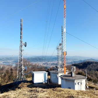 北側

美星の山々は雪をかぶっています❄

大好きな鴨方の名峰 遥照山も❄