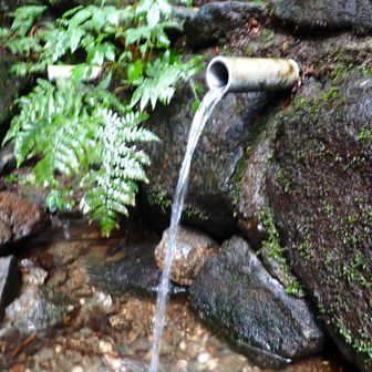男女川の源泉　
水が出ているのは初めて見た