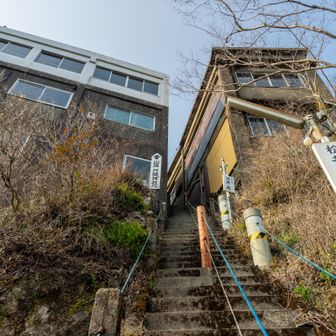 こういうのを面白いと思うか興醒めと感じるかで好みは分かれそう
私は喜んでしまう方