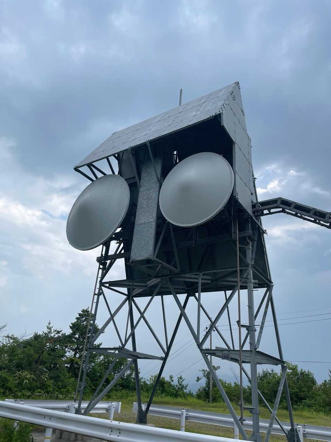 人の顔のようなアンテナ📡
健在でした😊