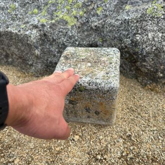 茶臼山の三角点にタッチ🖐️