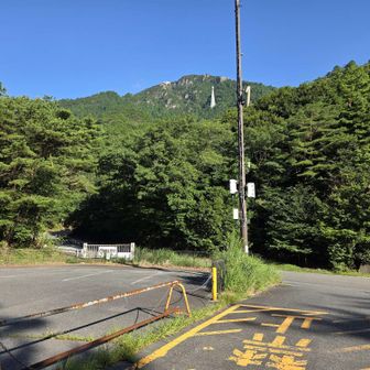 良いお天気。今日はあの頂までバリエーションルートで。