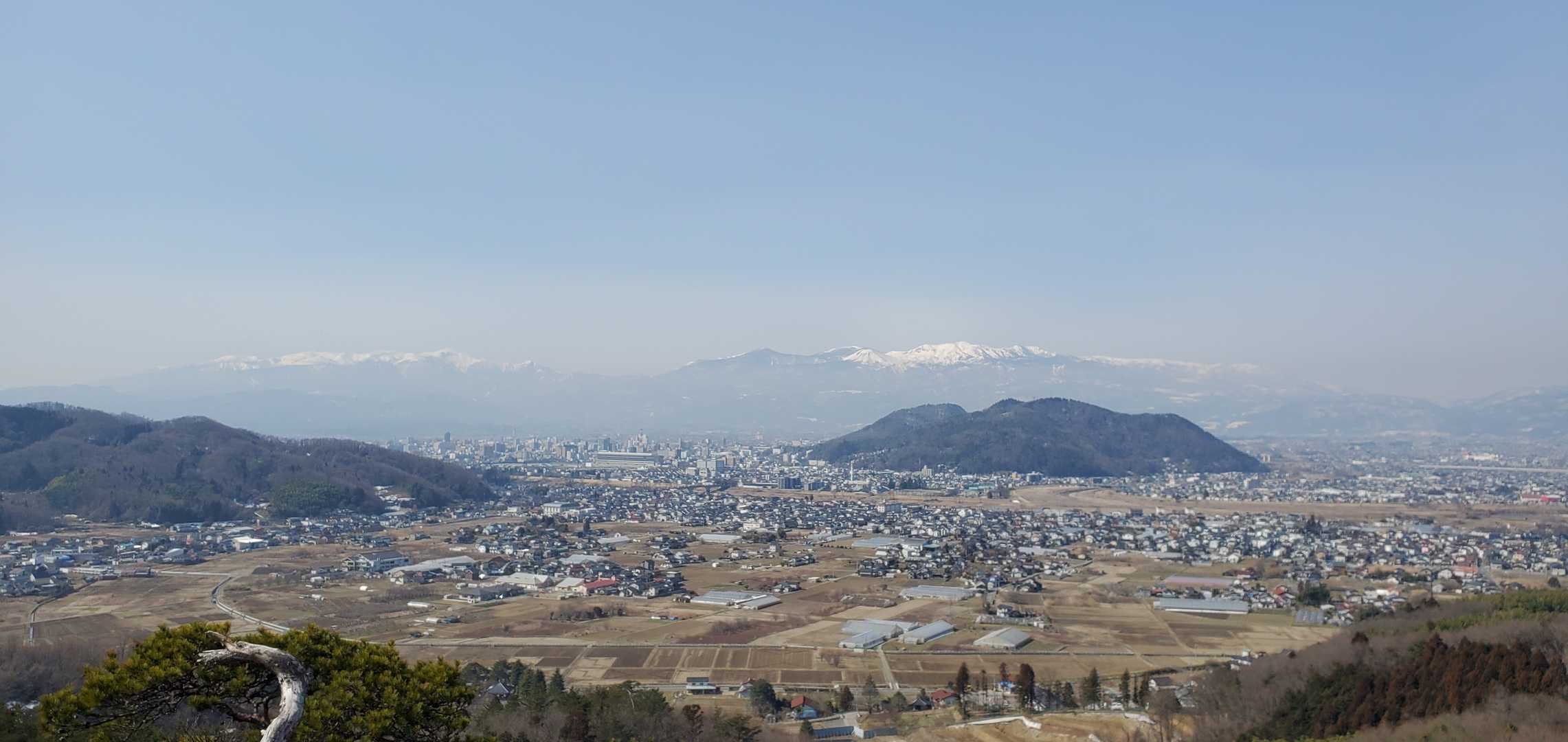 吾妻山
目の前信夫山