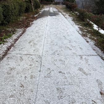 日陰には雪残る