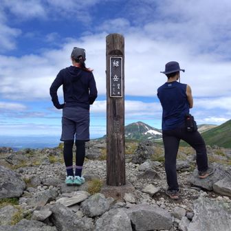 緑岳⛰️ピークGET⭐

ここで休憩することに🤤