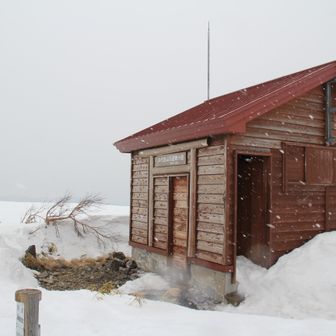 田代岳山頂でのなごり雪⛩️