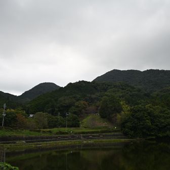 下山中、大池と二上山