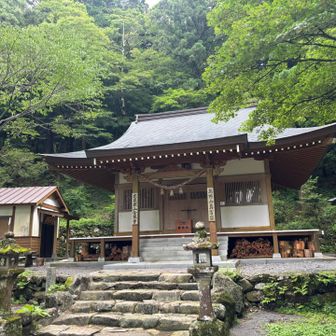 お隣りに金泉寺✨

新しくて立派な御堂にお参り🙏