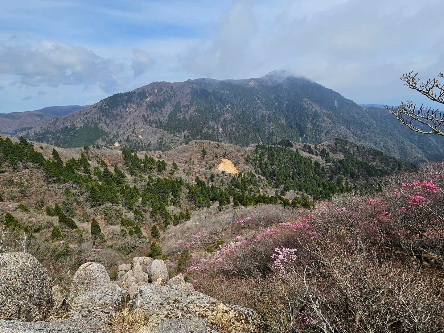 振り返ると御在所岳⛰️✨