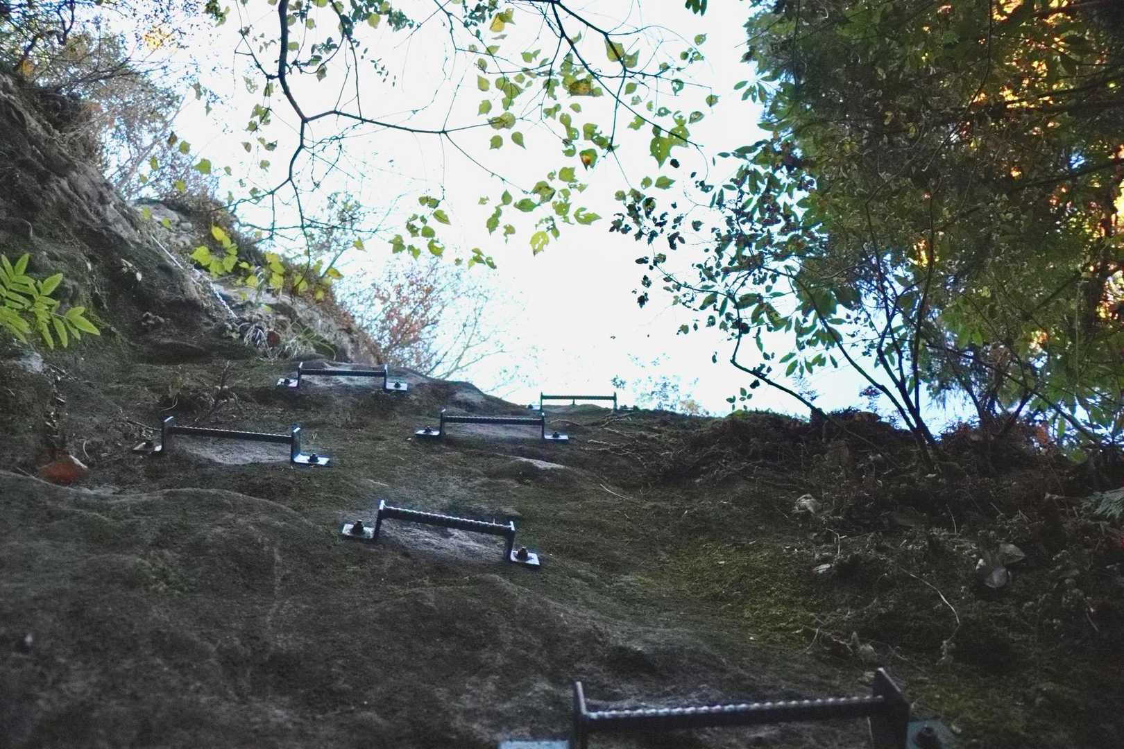 これは平面ではありませんよ👋
これをよじ登って行くんです👍