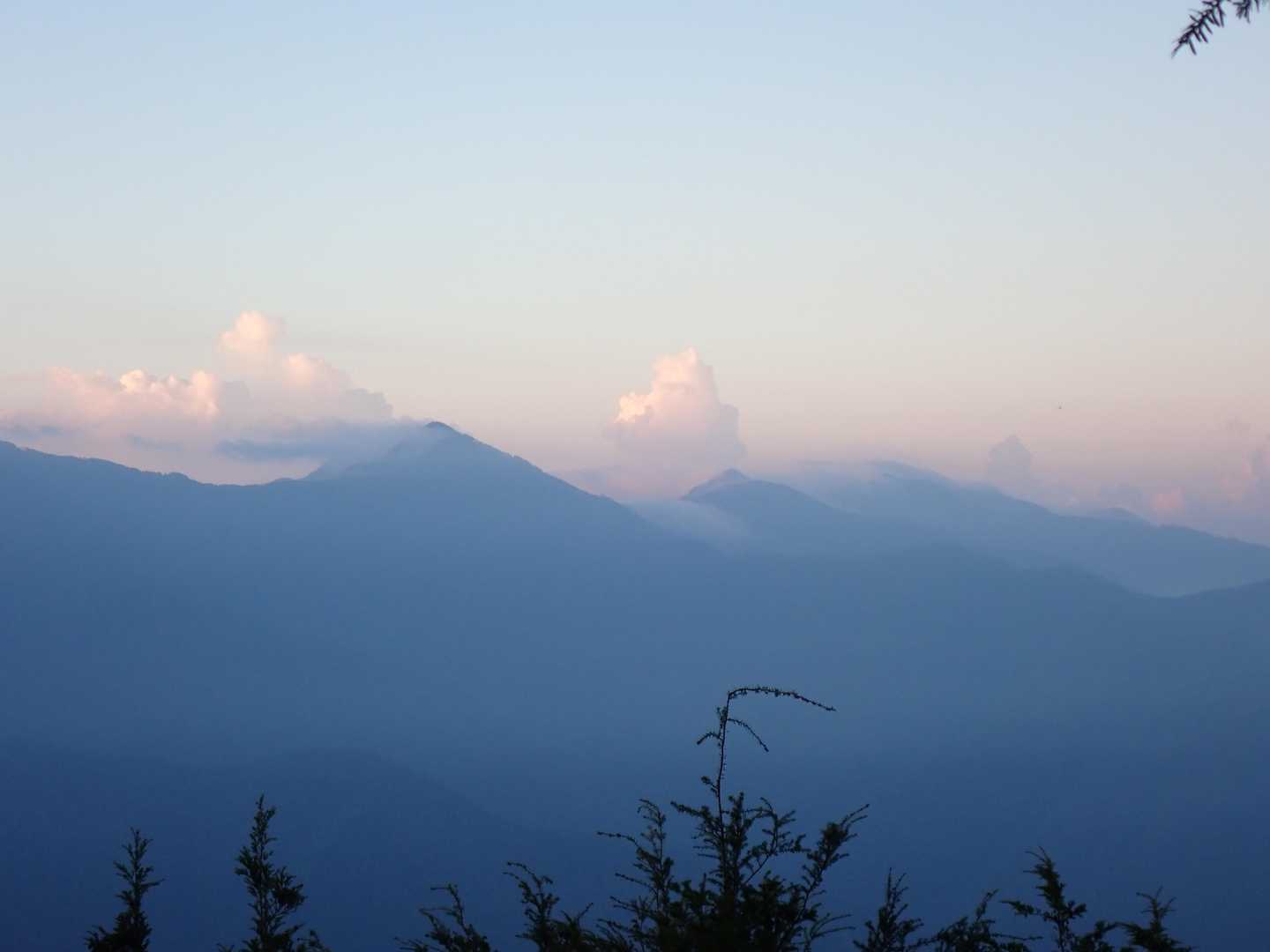 池口岳、鶏冠山、中ノ尾根山。