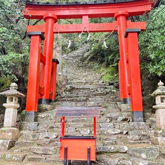 「男坂」
急峻な石段が538段