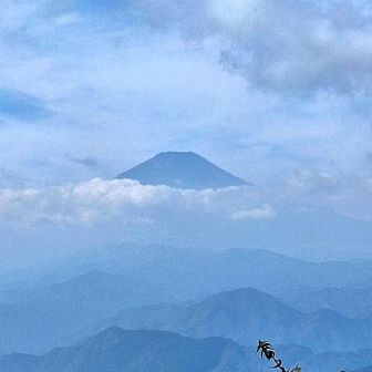 富士山🗻がようやくみえたが、ガスの中きらかろうじて(笑)気温も暑く、湖畔の水蒸気で☁️