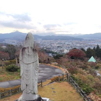 富士山(つつじ山)。駐車場があり、ここまで車で来られます