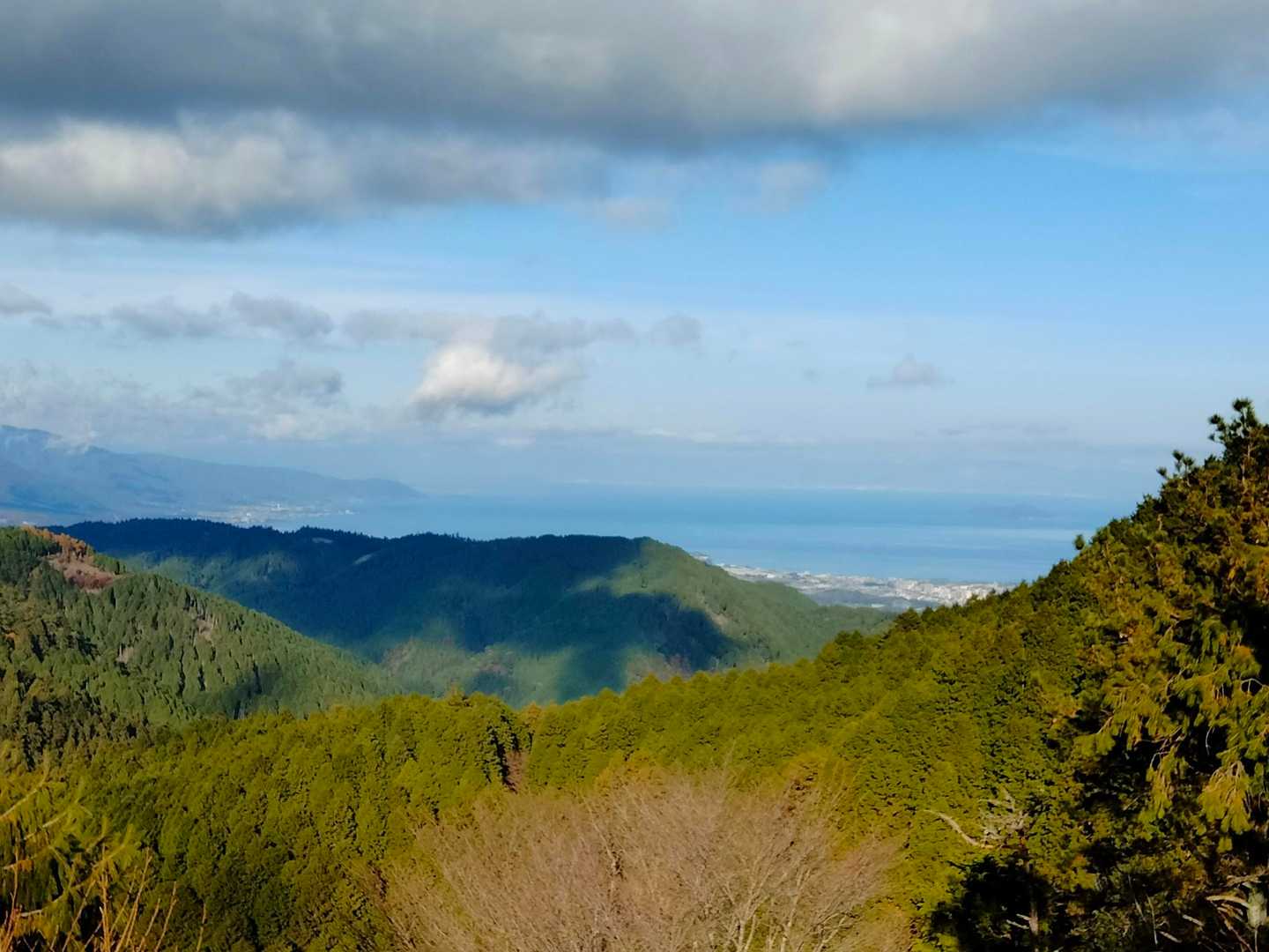 山頂バスセンターより
今日は琵琶湖がよく見えてる