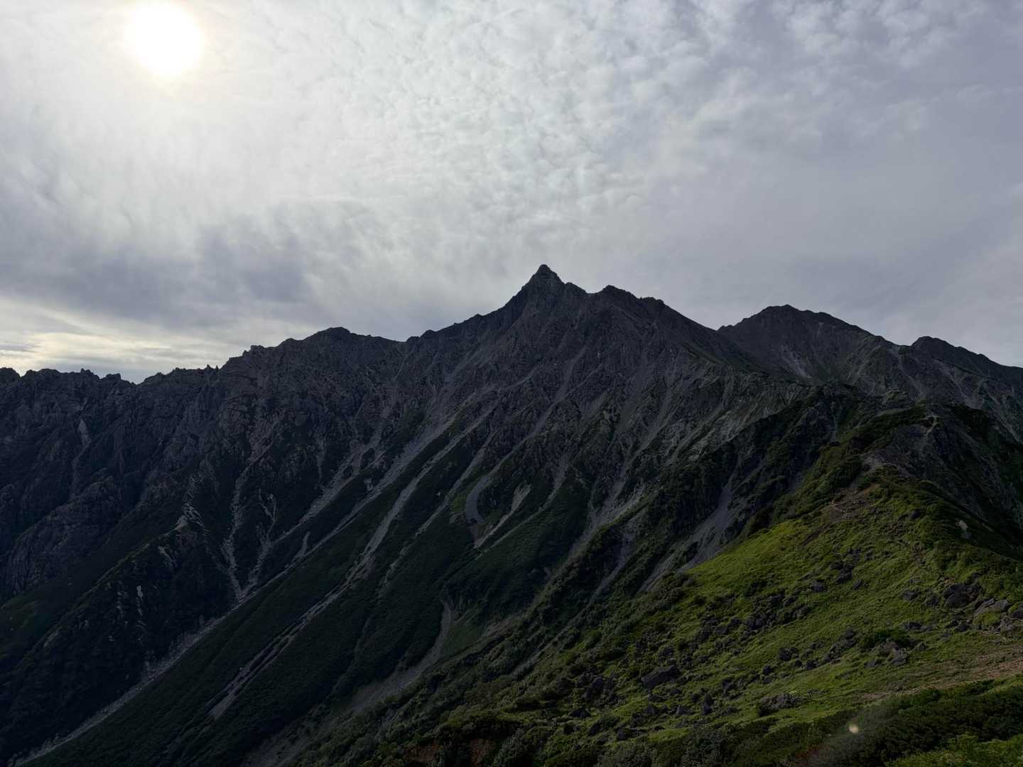 樅沢岳-硫黄乗越-左俣岳-千丈沢乗越 縦走コースの写真