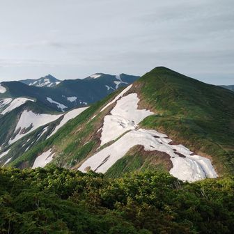 大朝日岳までも見える！