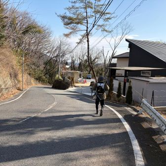 舗装道路に出て、民家が見えました。
もう直ぐです。