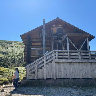 大岳鞍部避難小屋
中にトイレあり