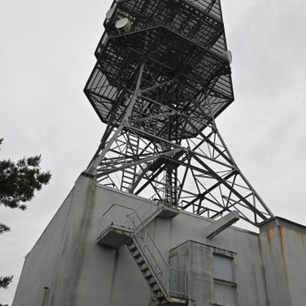 熊山も鉄塔そばでした。