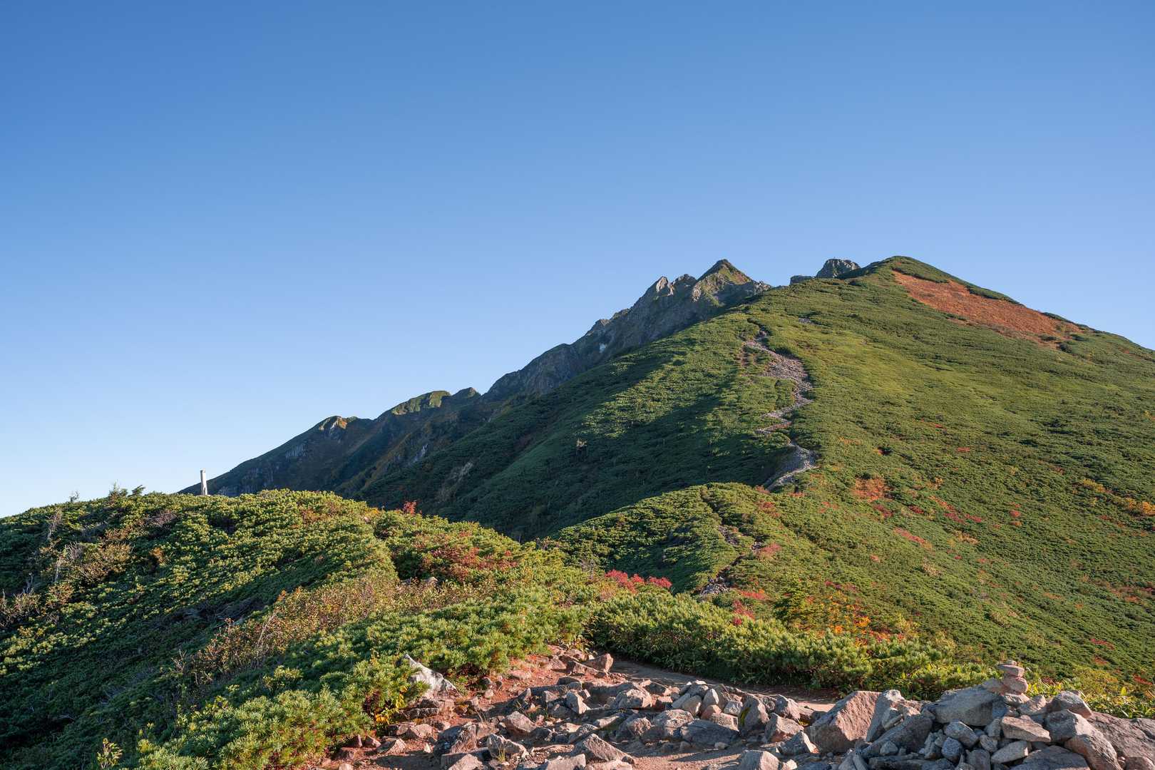 秋うらら 西穂高の山陵