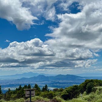 もいちど雲仙を望む。さらに右手には多良岳山系、脊振山系まで見えましたよ👏