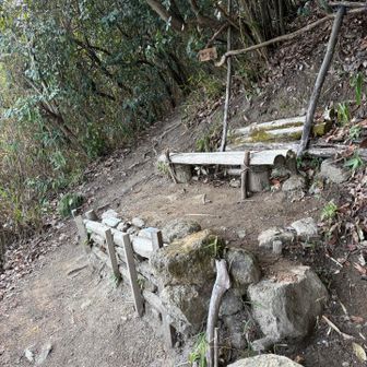 かくれ坂を後にします。