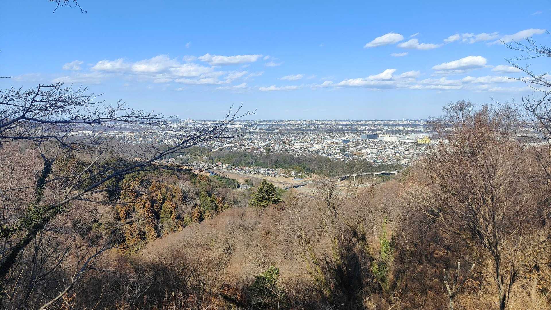 八菅山 | 日本最古の磁気三角点が眠る修験の霊山から、歴史をたどる三座縦走路の写真