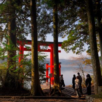 箱根神社で撮影の列ができてました📷
並ぶ気はなく、横から😁