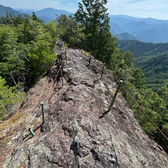 瑠璃山　小さな馬の背みたいな場所もあった