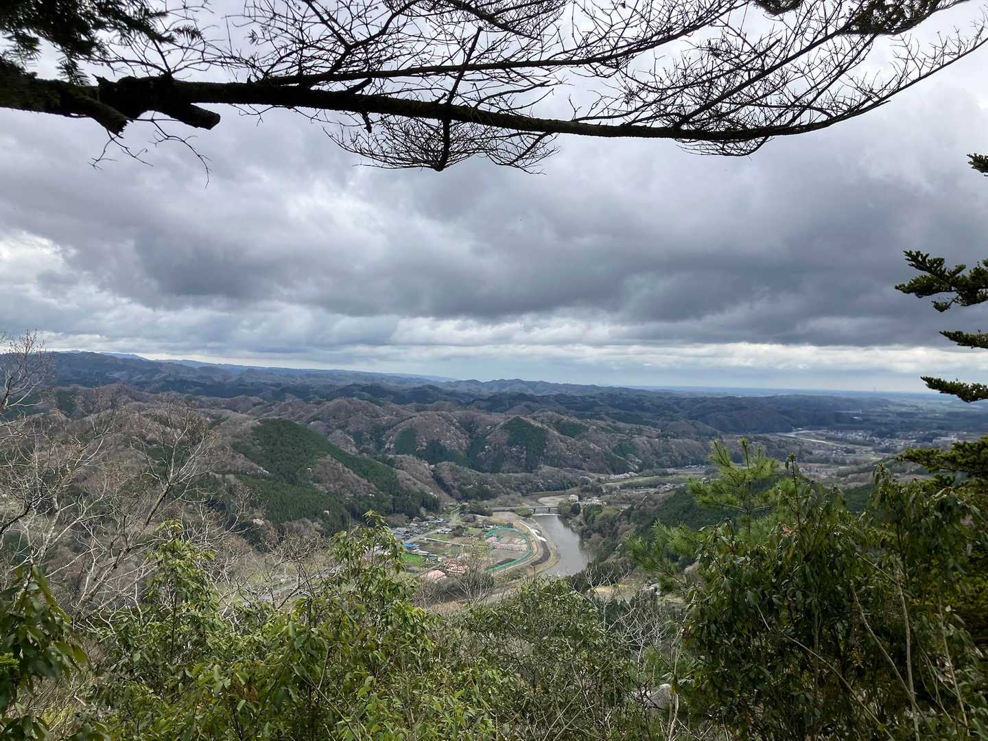里山らしい景色に久慈川が流れてます😃
