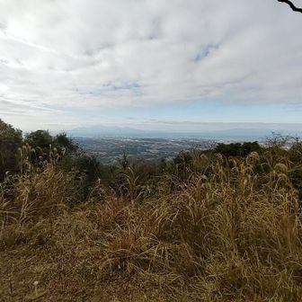 雲仙の景色を楽しみながらコーヒータイムをしていたらたくさんの人が登って来られた。